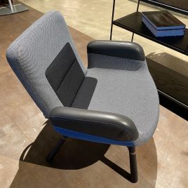 Vitra East River Chair Blauw