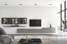 Wandcombinatie met grijze dichte kast en zwarte vitrinkast van Kettnaker. Stijlvol minimalistisch interieur.